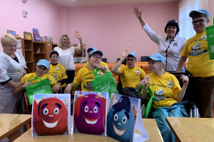 Занятие-праздник принесло радость и пользу особенным детям: 100 детей приняли участие в иммерсивном онлайн-спектакле!